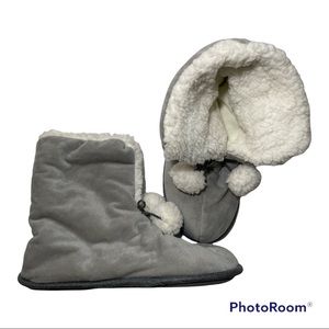 Cuddle Duds Gray Fleece Boot Slippers